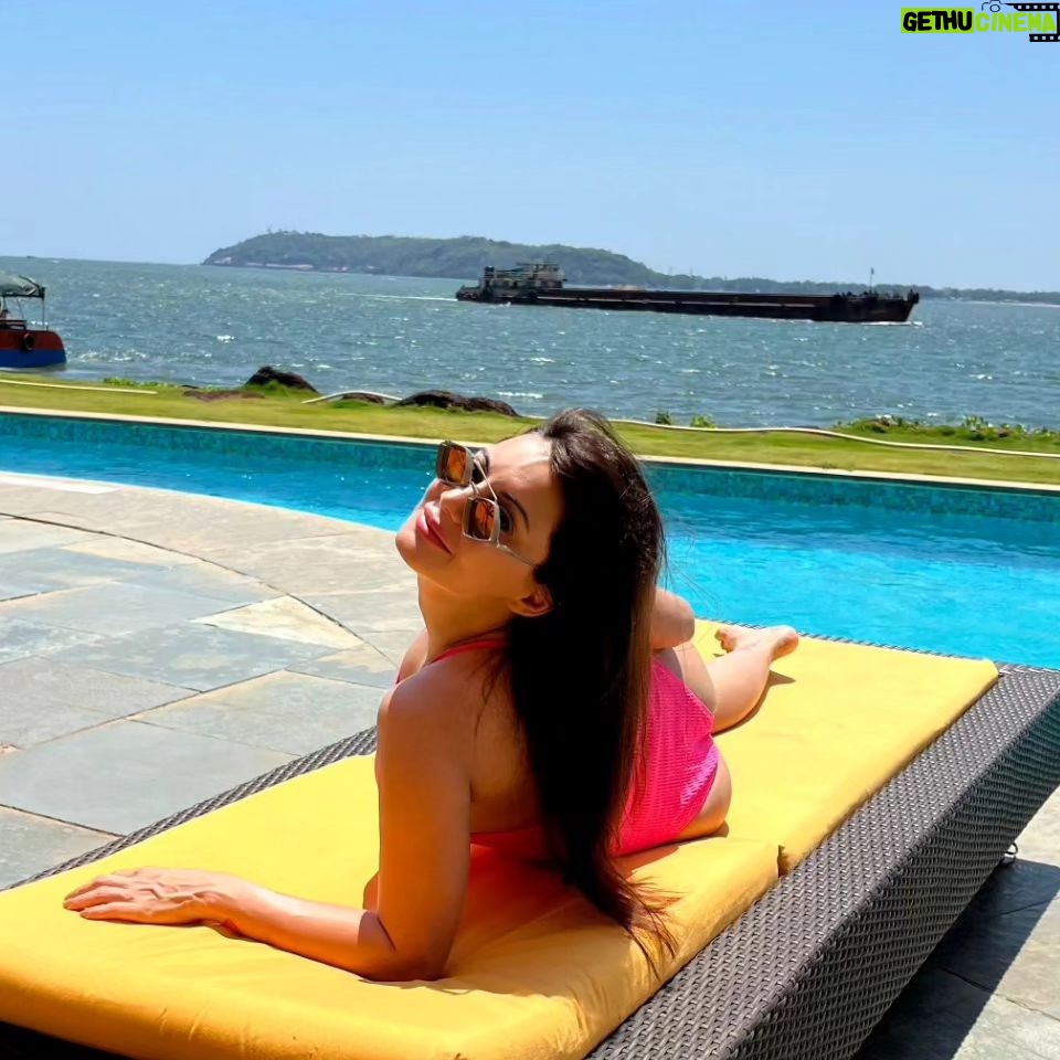 Minissha Lamba Instagram - 💛💙💖