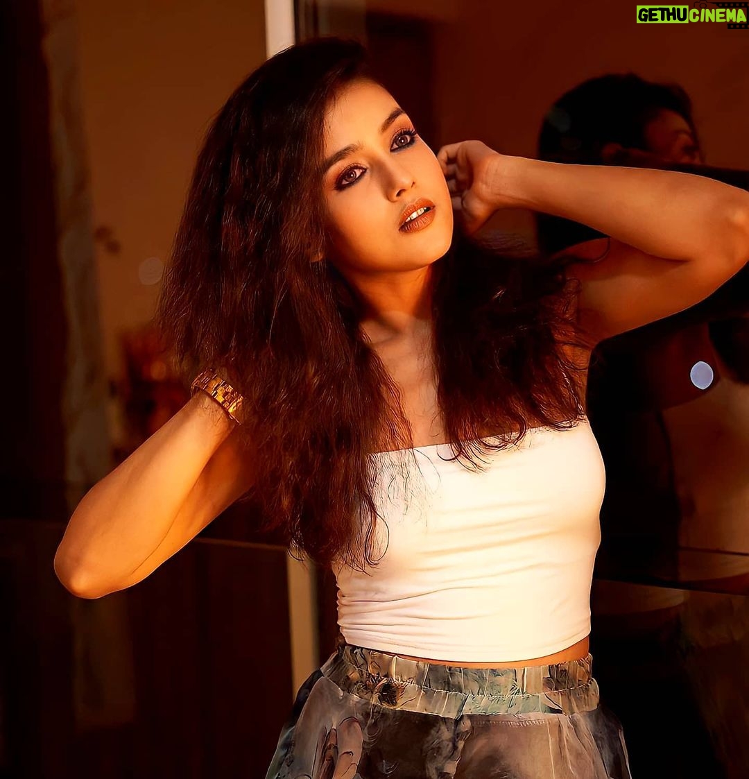 Mishti Instagram - Her curves were written in verse😉 Photo courtesy @vinaysharmaofficiaal @vinayshaarma #mishtichakravarty #picoftheday #happiness #love #instagood #selflove #selfobsessed #selfconfidence #selfworth #sensuous #curlyhair #sensuality #warmtones #beautiful #beauty #indiangirl #beautifulindiangirl #viral #viralpost #sexy #subtlehighlights #bhfyp #she #believeinyourself #loveyourself #knowyourworth #knowyourself #indiapictures #exotic #exoticwomen Mumbai, Maharashtra
