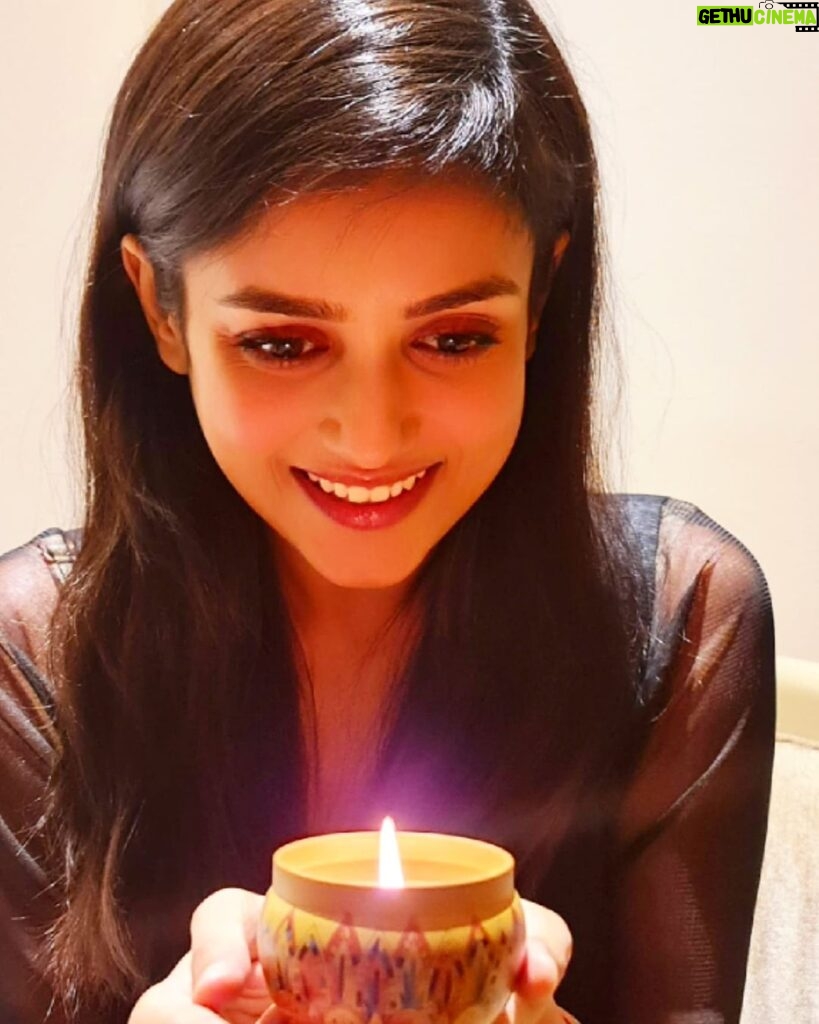 Mishti Instagram - May this diwali, every dia that u light... Fill your heart with love, joy and brightness ❤❤ Here's wishing you a veryyyy HAPPY DIWALI *** stay away from sound crackers... be kind to all animals 🙏 #happydiwali #festivities #festivalvibes #diwalitime #Diwali #happytimes #happytime #happiness #celebration #loveandlight #love