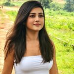 Mishti Instagram - In the times when you feel lost... Just follow your heart to find the way 😊😎😊 #goodmorning #goodvibes #mondaymood #monday #mondaymotivation #mondayquotes #mondayquote #mondaymorning #instalike #myself #beauty #instagood #instapose #instapic #instapicture #photooftheday #inspiration #selflove #lostandfound #motivation #amidnature #feelgood #positivity #positivevibes