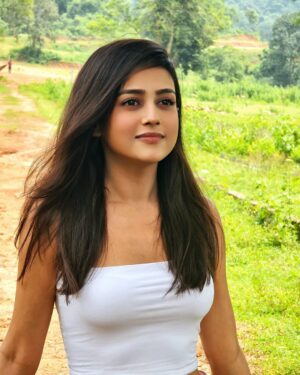Mishti Instagram - In the times when you feel lost... Just follow your heart to find the way 😊😎😊
#goodmorning
#goodvibes

#mondaymood #monday #mondaymotivation #mondayquotes #mondayquote #mondaymorning #instalike #myself #beauty #instagood #instapose #instapic #instapicture #photooftheday #inspiration #selflove #lostandfound #motivation #amidnature #feelgood #positivity #positivevibes