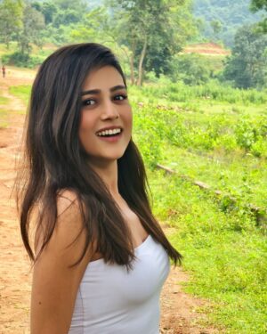 Mishti Instagram - Daily dose of #green 😎

#mishtichakravarty #instapicture #photooftheday #instalike #picstagram #nature #instapic #greenery #greennature #village #villagesofindia