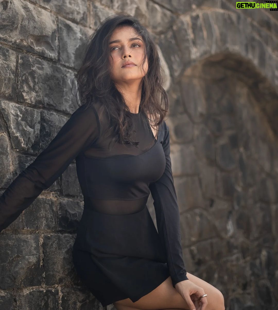 Mishti - 13.9K Likes - SWIPE 👉👉
She might just look fragile....
Bt she has fire inside.....
Stylist/creative - @shreyandurjastyle
Photographer - @sudopicia
Mua - @thatgalwithmakeup
Outfit - @theforbiddenfruit_india
Blazer- @kayjaybykritika
.
.
.
#morningvibes #instagood #selfconfidence #picoftheday #reelsinstagram #reelkarofeelkaro #reelstrending #fashion #clasyfashion #bossbabe #effortlesschic #beautiful #beauty #indiangirl #beautifulindiangirl #viral #viralpost #sexy #morningvibes #morningmood #mishtichakravarty