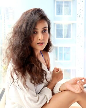 Mishti Instagram - Eyes that can grant you access to my soul.... 😉

#goodmorning #goodvibes #curlygirl #lovemyself #beauty #beautymood #curlyhair #lovemycurls #soulconnection  #instagram #instababedaily #indiangirl #girlinwhiteshirt #cutie #eyesdontlie