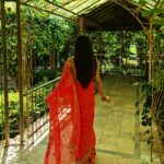 Mishti Instagram – No one can tease your senses more than a woman in saree 😉

#sarees #saree #sareelove #sareelovers #fashion #sareesofinstagram  #sareefashion #ethnicwear #sareeindia #silksarees #silksaree #silk  #indianwear #sareecollection #india #sareedraping #designersarees #indianfashion #traditional #sareestyle  #sareelover  #sareeaddict #beautiful #nature