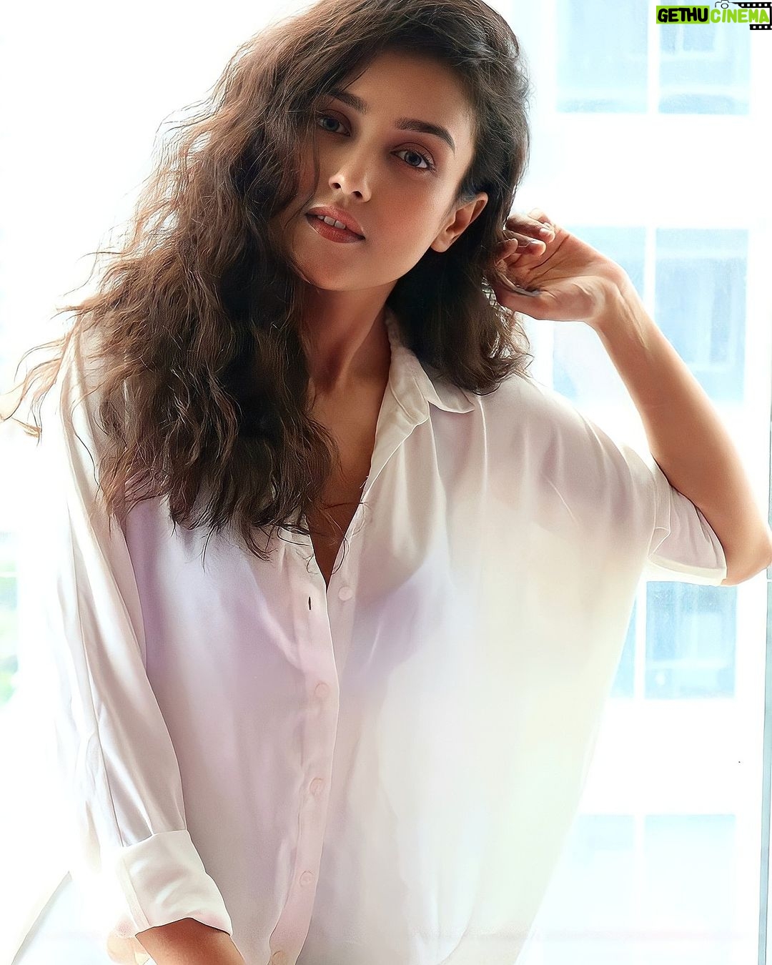 Mishti - 17.3K Likes - Search for the light inside you... ❤️
#goodvibes #love #instagood #instagram #happy #positivevibes #photooftheday #life #lifestyle #smile #picoftheday #motivation #instadaily #happiness #loveyourself #beautiful #vibes #summer #inspiration #selflove #goodmorning #positivity #bhfyp #sensuality #sensuous #curlyhair