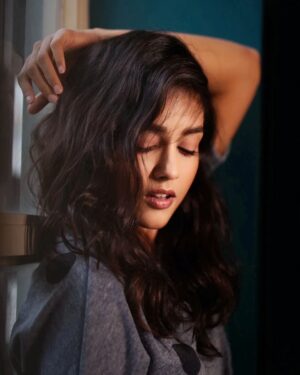 Mishti Instagram - Embrace the desire to be your own self in every possible way ❤️

.

.

📷@pj_shanth 

#mishtichakravarty #motivation #quotes #beautiful #instadaily #myself #inspiration #mood #vibes #motivationalquotes #beautiful #sensuous
