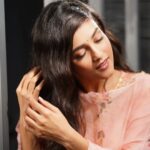 Mishti Instagram - Glistening under the veil... ❤️ 📷 @pj_shanth . . #morningvibes #instagood #instagram #indiangirl #indianbeauty #mishtichakravarty #flawless #indianwear #ethnic #culture #bindi #indianbeauty #india #indianfashion