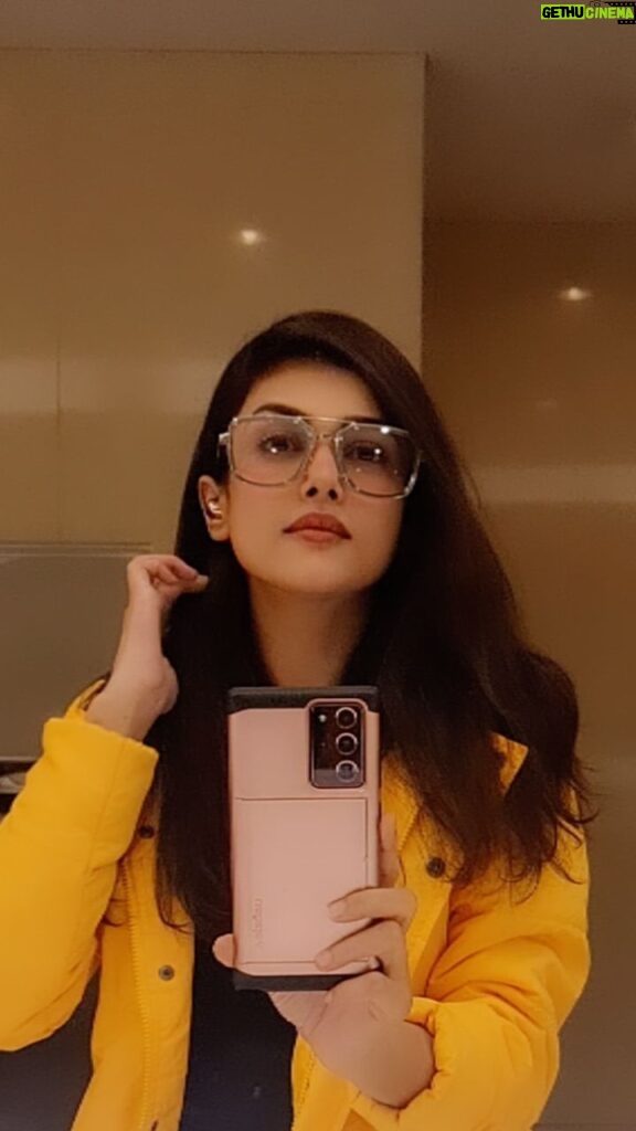 Mishti Instagram - Why do girls take so much time in the washroom huh!!!! Watch yourself 🤣😜 #airportdiaries #mishtichakravarty #restroomselfie #restroomdiaries #selflove #selfobsessed #selfconfidence #selfworth #narsicism #narcissist