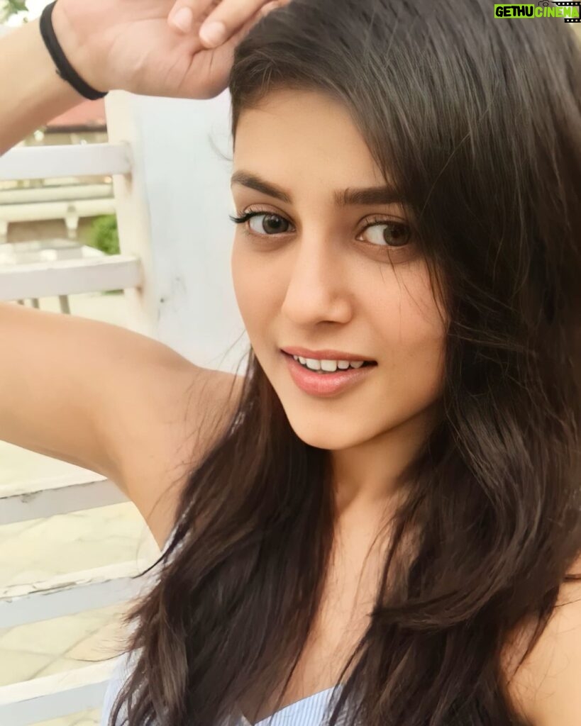 Mishti Instagram - Look into my eyes on a cloudy day... You'll find sunshine right away 🌞🌞 #selfiequeen #selfieofday #photooftheday #beautiful #pictureperfect #selflove #goodmorning #positivity #bhfyp #prettygirl #prettysmile #mishtichakravarty #instapicture #pose #clickoftheday #smile #selfworth #knowyourworth #youarebeautiful #love #loveyourself #selfies #selfietime #selfiegram #selfietime #sunkissed #weekendiscoming