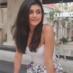 Mishti Instagram - Find your reason to smile wherever u go 😊😊 📷📷 @tej.aswi #mishtichakravarty #reelstrending #viralreels #viralpost #viralvideos #videostar #smile #cuteindiangirl #cutegirl