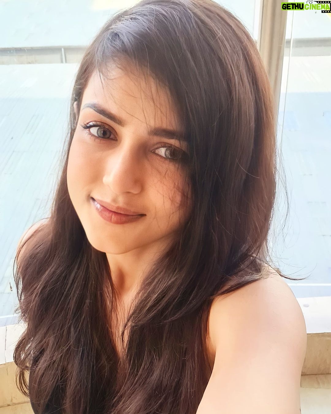 Mishti Instagram - Sometimes u r just bored... Have nothing to do... And then... U click a #selfie 😜 #selflove #selfies #selfietime #selfiegram #selfiequeen #selfieoftheday #cute #cutegirl #cuteindiangirl #love #fun #sunshineday #sunnyday #sunkissed #flyinghair #loveforselfie #selfieobsessed #clickoftheday #click #smile #innocentlook #loveyourself #bhfyp #prettygirl #mishtichakravarty #naughtygirlstyle #photooftheday #justlikethat #beautifulday
