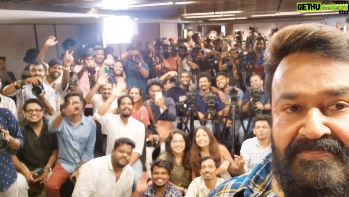 Mohanlal Instagram - With my online media friends during #Neru movie promotion. #NeruOnDec21 . @antonyperumbavoor @jeethu4ever @aashirvadcine