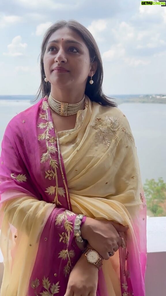 Mohena Singh Instagram - Beautiful time in beautiful Bhopal… Thank you @diva_designer_store for such a pretty saree. I absolutely loved it. Thank you for these beautiful clips masi ♥ @shilpime LAKE VIEW ASHOK Bhopal