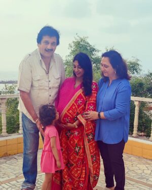 Mohena Singh Instagram - 🌸🌼 The Maternal Team 🌼🌸
My heart is filled with gratitude for all your love and blessings 🙏🏽
@madhoo_v11 @maharaja_rewa @vasundhrarajlaxmi @divyarajsinghrewa #mysurvandita