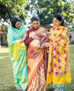 Mohena Singh Instagram - My heart is filled with gratitude for the love , joy and blessings. 
Thank you. 
🌈💛💐
#amritarawatji 
@priyarathoree 

📷 @shrirangswarge 💖