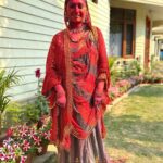 Mohena Singh Instagram - Hope everyone had a wonderful and colourful Holi 🙏🏽🎨 आप सभी को होली के पावनपर्व की हार्दिक शुभकामनाएँ । 🌼