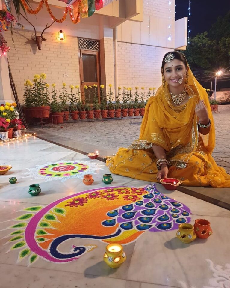 Mohena Singh Instagram - Wishing everyone a very Happy Diwali 🪔 Thank you so very much for all your wishes and love. Also excited to share my Rangoli with you’ll. Hope the colours give you immense Joy. Dehra Dun, India