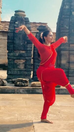 Mohena Singh Instagram - डरता है रातों का अंधेरा
दुम दबा के वो तो भागेगा जब आएगा सवेरा

Breathe…
The lives we lead are too complicated, in fact we make it too complicated. But nothing has to be so complicated. Just do what you love, live in the moment , don’t let anything have a long lasting effect on you… happiness or sadness… as both are temporary. But peace can be permanent… find peace. Focus on your breath and be grateful you have it today , because tomorrow you might not. So breathe…. Just breathe and keep going. It’ll all be ok.

Watch the entire video on YOUTUBE.
Link in Bio 🌺