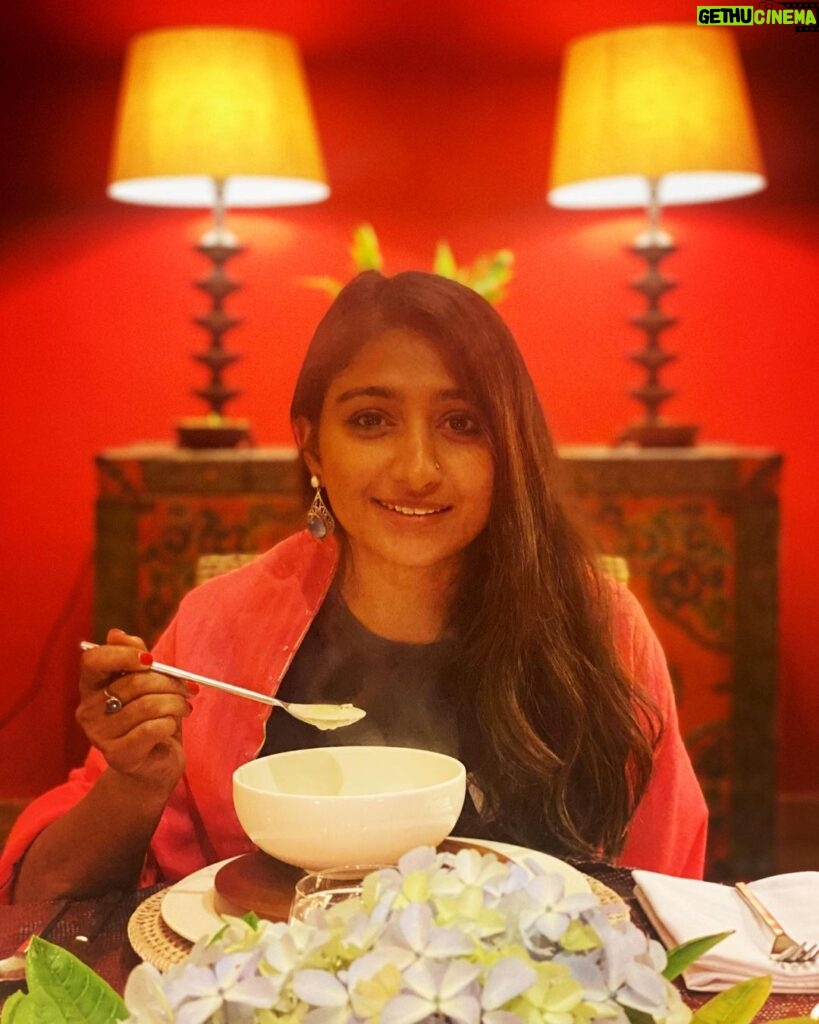 Mohena Singh Instagram - What should we Eat ? Why should we Pray ? What do you really Love ? Give yourself a break , take a little space and show yourself some kindness once in a while to know what’s your Eat , Pray , Love. Thank you @suyeshrawat for this click. Location @marybuddenestate Thank you for being such lovely hosts to us. #truth #knowyourtruth #eatpraylove #candid Mary Budden Estate