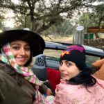 Mohena Singh Instagram - These pictures hold some wonderful memories with you that are close to my heart…waiting to create so many more with you ! 💚🤍 Wishing a fabulous birthday and a lovely year ahead to my dearest Priya Jija. Lots and lots of love and regards always 💐🌷💖 @priyarathoree
