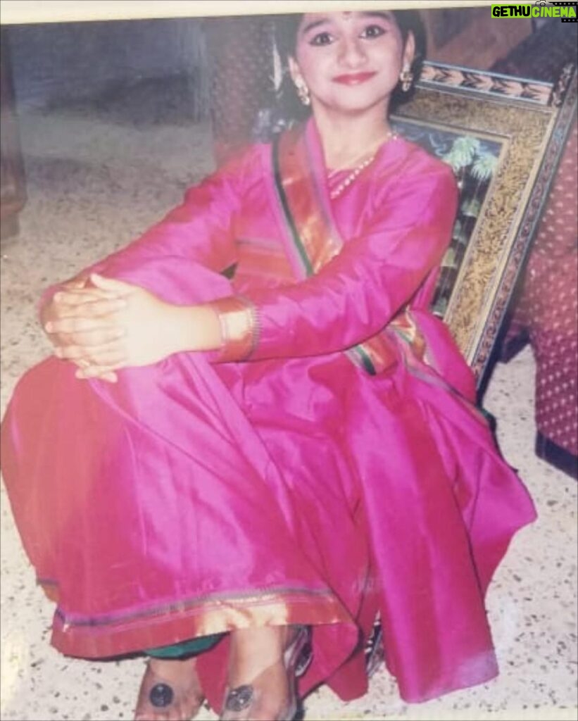 Mohena Singh Instagram - Sunayna Hazarilal ji Padmashree Kathak dancer. My 1st Dance Teacher. She is the reason I have any grace in my movements. She was so expressive , so strict , yet so loving. I remember being excited for her class…. My Kathak class. The only learning I looked forward to… was what she taught us. She made me fall in love with ghungroos, tabla , kurtas , tatkaars. She made me fall in love with Kathak. If only I could meet her again and thank her for those 9years. I was young and nothing made more sense to me than my dance class at Bharatiya Vidya Bhawan. I hope she remembers me. If anyone can make this message reach her or if anyone can give me her contact details… I’ll be forever so greatful. Happy Guru Purnima Miss Sunayna. Thank you for my precious memories. About the last picture… this was my last Kathak Performance with Miss Sunayna. ( I was obviously very very excited for it, hence that face )