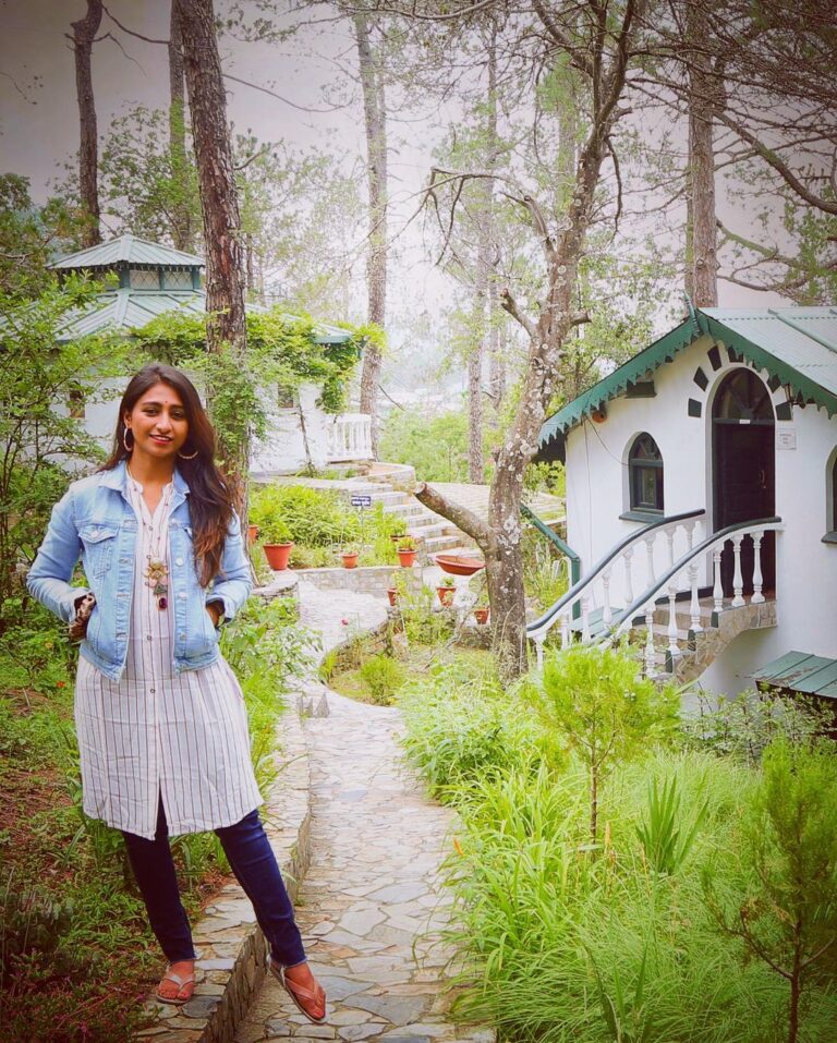 Mohena Singh Instagram - Let’s wait to find out our fate. And while we wait… We Build strength We Build patience. While we wait , We slow down, We experience life’s essence. Just then , A realisation is god sent. Life should be savoured, Not spent. ~~~ mks @uttarakhand_tourismofficial Location ⛰🌺@kalmatiaayurvaid A Splendid property,Fantastic Ayurvedic experience and Great staff. Photo Credit 📷 @madanbellurkar #aayurvaid #mohena #mohenasingh #mountains #uttarakhand #uttarakhandtourism #almora #mks AyurVAID Kalmatia