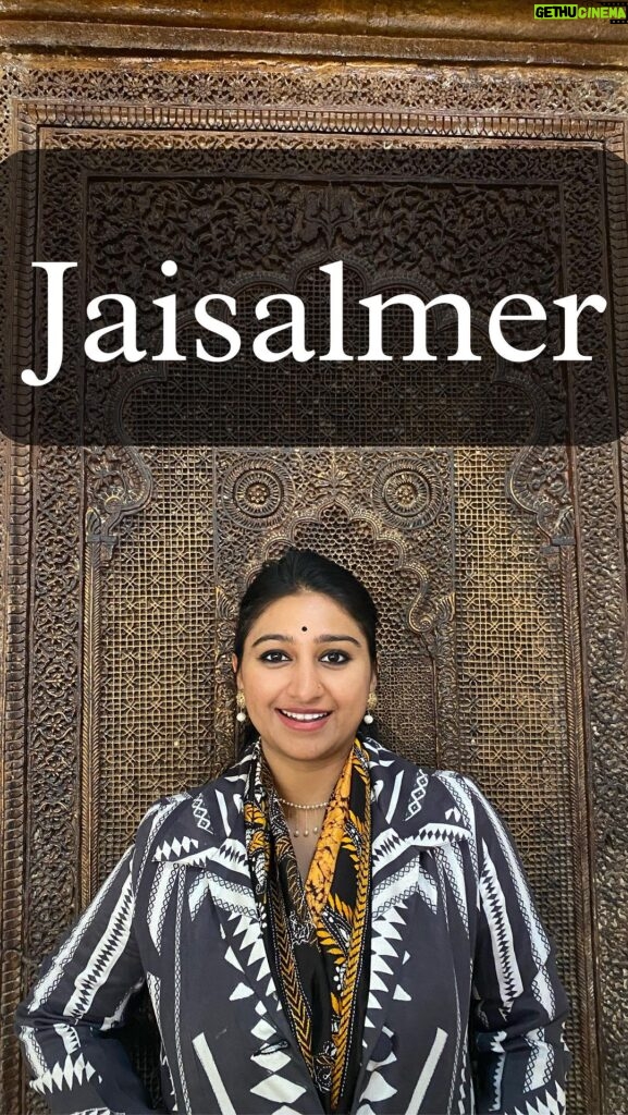 Mohena Singh Instagram - Beautiful Jaisalmer 🏜🐪🌸 Beautiful saree by @tisbyruchi #jaisalmer #saree #indian #indianculture #indianclassicaldancer #indianwear #indiansaree