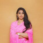 Mohena Singh Instagram - The best way to find out what we really need is to get rid of what we don’t. Declutter… to feel lighter. Outfit - @justchiffons - Thank you to Rohini Gupta @rohinisgupta for this beautiful saree that I’m in love with 💕🌸