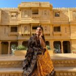Mohena Singh Instagram - Joy is when you find the light and keep it with you always. Big thanks to @tisbyruchi for this gorgeous saree , I’m so in love with. Suryagarh Jaisalmer