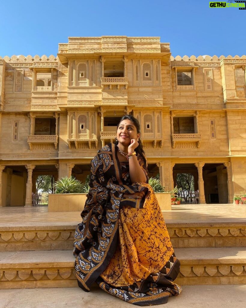 Mohena Singh Instagram - Joy is when you find the light and keep it with you always. Big thanks to @tisbyruchi for this gorgeous saree , I’m so in love with. Suryagarh Jaisalmer