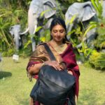 Mohena Singh Instagram - Last day in Siliguri 🌸 #siliguri #newyear Thank you so much Hajra @hajraahmad and Saumya for this lovely Diaper bag ( which does not look like a diaper bag 👍🏼) by @tich_in , for us to carry Ayaansh’s travel essentials. We absolutely loved it. All the best for your venture !