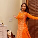 Mohena Singh Instagram - Navratri Day 6 : Orange Don’t be so grumpy, Don’t live to annoy, Have an orange, It’ll surely give you some joy! My 1st reel #reels #navratri #orange #wonderfulworld Mks