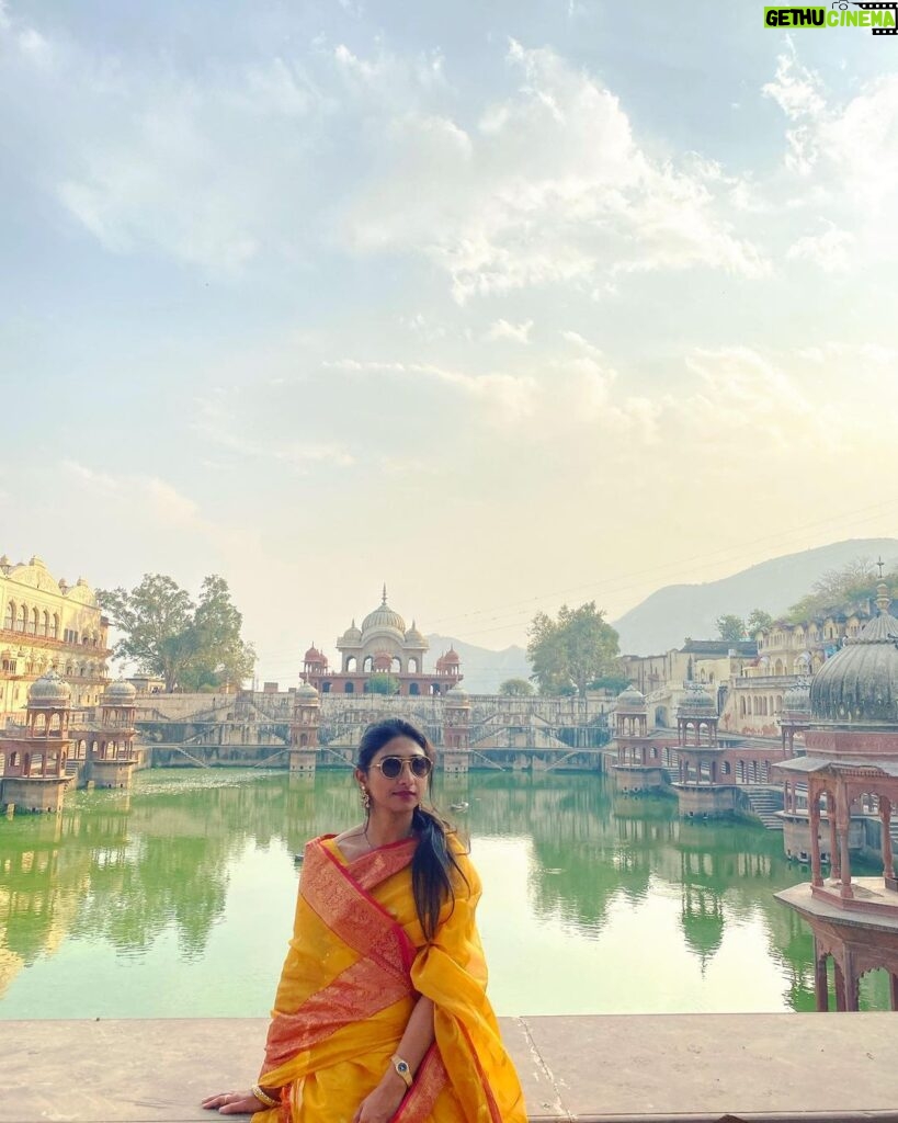 Mohena Singh Instagram - “You seek peace ? To attain peace one must be willing to pass through the contrary of peace.” ~ Swami Brahmananda ~ 📷 @puneet.khandelwalpk Alwar City Place