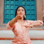 Mohena Singh Instagram - Celebrating the day of Love and celebrating my 5 Lakh YouTube Family. Link in Bio. 🧡 @shivanshu_the.fusionist_ #mohenavlogs #dance #mohenadance #kehnahikya Rewa Fort