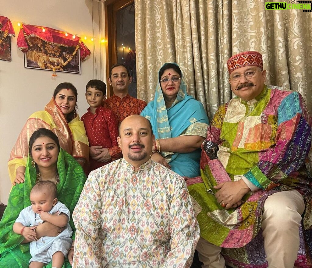 Mohena Singh Instagram - Better Together 🌸🌺 #परिवार #familia #family