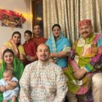 Mohena Singh Instagram - Better Together 🌸🌺 #परिवार #familia #family
