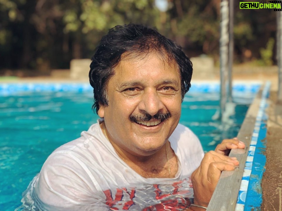 Mohena Singh Instagram - You are literally the coolest Papa. I can talk to you about anything under the sun. Thank you for giving me that comfort. Earlier I would be embarrassed to admit it… coz I was young and silly… but as I have grown older I am proud to say that I am like you. I posses so many qualities of yours for which people say… “You are just like your Papa!” And for that I’m always going to be grateful. I Love you Papa @maharaja_rewa Wish you a very Happy Fathers Day 💕🌷🌸