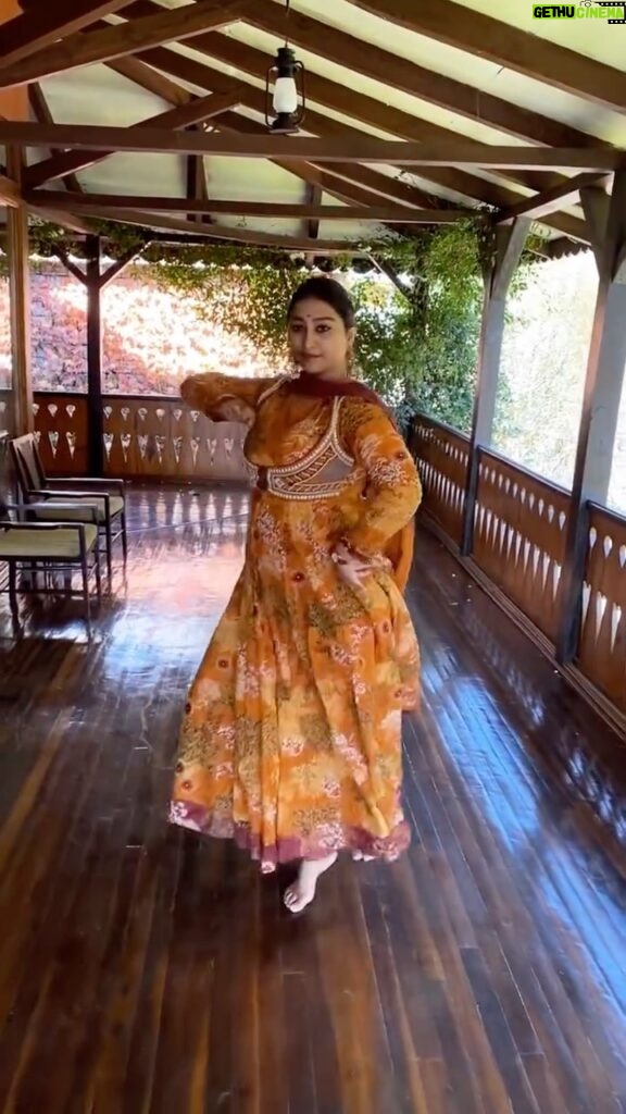 Mohena Singh Instagram - When In Joy… Dance. The Katghuni House @stayvista_official 🌸🌺🌻 #beautifulmanali #dance #kathak #travel #traveldance #manali Manali, Himachal Pradesh