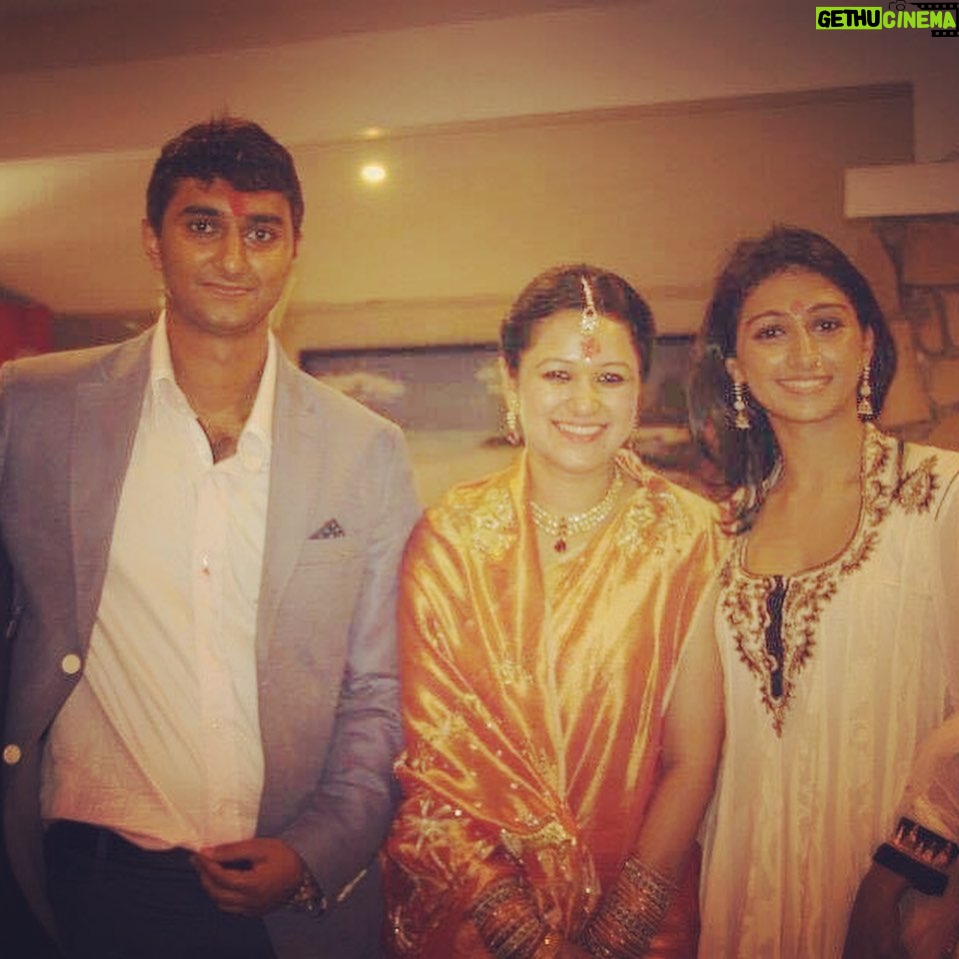 Mohena Singh Instagram - 8 years...Time flies!!!! You guys are still the cutest couple ever...and always will be for me. Happy Anniversary guys.... 🤍🤍🤍🤍🤍🤍🤍🤍🤍🤍 @vasundhrarajlaxmi @divyarajsinghrewa