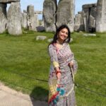 Mohena Singh Instagram - Always been fascinated with Stonehenge since I was a child. Finally got to witness the mysterious , primitive structure with my family and little Ayaansh. It was absolutely wonderful ! Thank you to @chhapa_gj8 for this beautiful and fun saree. You have a great collection! 🌸