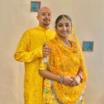 Mohena Singh Instagram - हमें माता पिता बनने कि बहुत बहुत ख़ुशी है । आप सब ने हमें इतनी सारी बधाइयाँ दी और बड़ों ने आशीर्वाद दिया, उसके लिए आप सबका सधन्यवाद । 🌼🙏🏽💛 Picture credit @mehtaamey 🦋