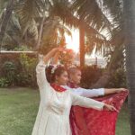 Mohena Singh Instagram - It had been way too long since we danced together. Shamps , this was so much fun. Must do this again ! Hope you enjoyed “reeling” with me and your neice/nephew ☺️ ♥️🤍🌿 Special thanks to @mehtaamey 💚 for shooting this piece so patiently for us. Statutory warning : I’m a trained dancer and have choreographed this piece very carefully and can manage these particular moves with ease. Also my doctor has given me the permission to be as active as I want. If you are pregnant and want to dance or do other strenuous activities , be sure to consult your doctor first !