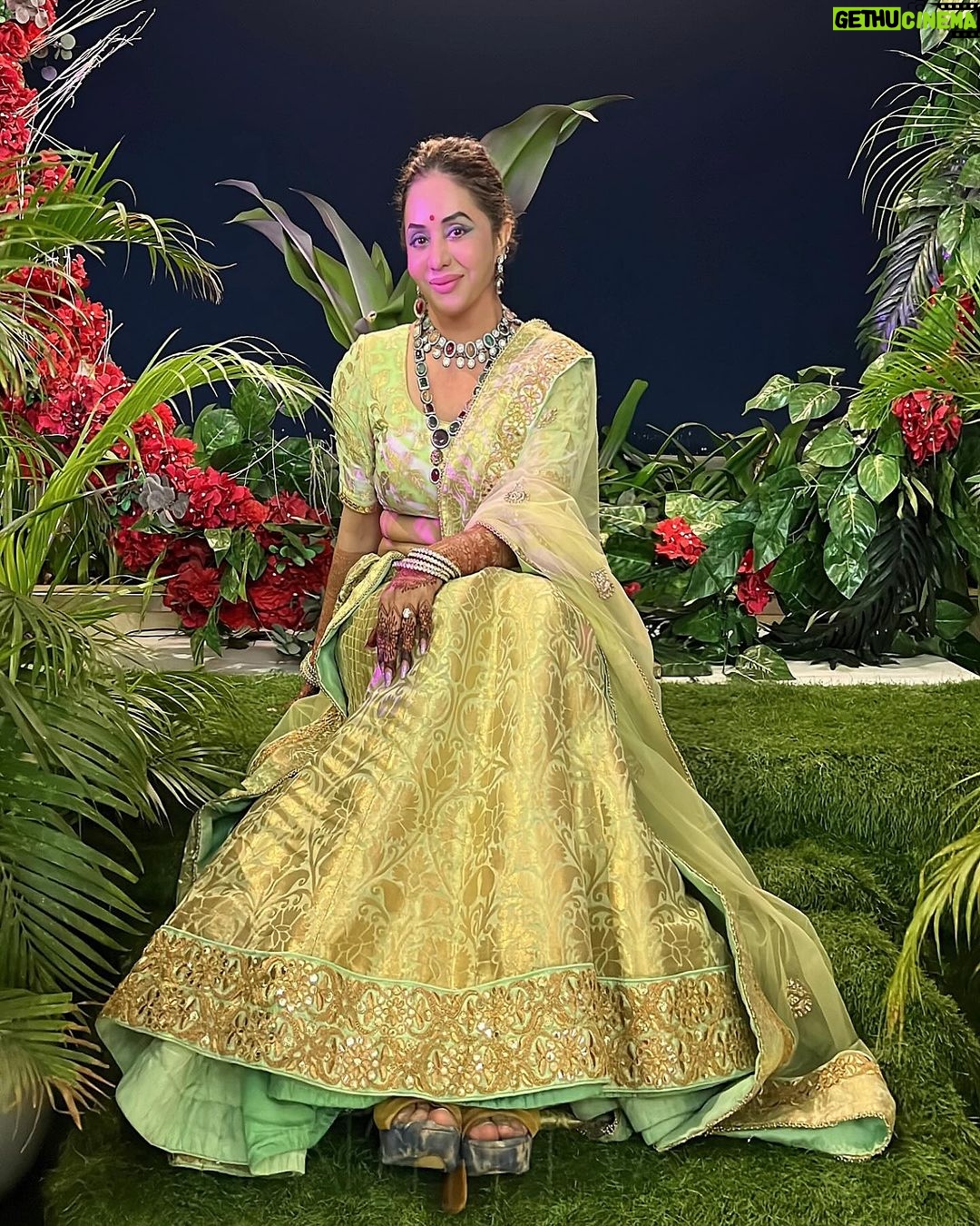 Mrinal Deshraj Instagram - ABUNDANCE OF BLESSINGS, HEALTH, LOVE AND EXCITEMENT TO SHRENU AND AKSHAY! ♥️ : I know we missed the events of Baroda but I am thrilled to attend last night’s reception of Shrenu and Akshay. I am glad I got to meet everyone and I wish nothing but the best for this new chapter in my darling Shrenu and Akshay’s lives♥️ : Styled by @krishi1606 Outfit @gunninaa15official Accessories @rimayu07 : #reception #wedding#happiness #madeforeachother #happy #couple # love #friends #mreenaldeshraj #mreedaazle ♥️