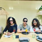 Mrinal Deshraj Instagram - THERE ARE BIG SHIPS AND SMALL SHIPS; BUT THE BEST SHIP OF ALL IS FRIENDSHIP ♥️ : Catching up with some of my favorite people ♥️ #friends #oldfriends #gorgeous #girls #comfort #lunch #theconservatory #food #chatting #bonding #healthy #healthyfood #delicious #fun #happiness #mreedaazle #mreenaldeshraj ♥️ The Conservatory