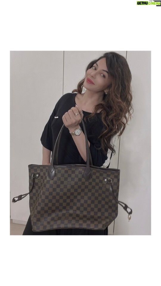Mrinal Deshraj Instagram - YOUR BAG CARRIES MORE THAN JUST YOUR BELONGINGS. IT HOLDS YOUR STORIES, YOUR MEMORIES, AND YOUR DREAMS. ♥️ : From my shades to my favorite perfume, these are the items that keep me organized, comfortable, and prepared for anything. Whether it’s a busy day at work or a weekend adventure, my must-haves are the backbone of my on-the-go lifestyle. ♥️ : Bag @louisvuitton ♥️ Makeup products - @laudeecosmetics ♥️ Sun Glasses Wallet Sun Cream Hair Band Compact Perfume Eyebrow Pencil Eyelash curler House Keys Lipstick & Lipgloss ♥️ : #essentials #musthaves #onthego #organized #prepared #lifestyle #adventure #work #comfortable #whatsinmybag #gettoknowme #whatsinthebag #myessentials #shades #perfume #follow #reels #reelsindia #lifestylereels #reelsinstagram #explorepage #mreedazzel #mreenaldesraj ♥️