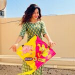 Mrinal Deshraj Instagram – HAPPIEST MAKAR SANKRANTI FROM ME AND MINE TO YOU AND YOURS❤️
:
TIL LADOO COURTESY:- @brijwasi❤️
:

#makarsankranti #sankranti #festival #india #lohri #kitefestival #uttarayan #kites #happymakarsankranti #kiteflying #kite #pongal #patang #instagram #indianfestival #makarsankrantispecial #bhfyp #photography #mumbai #internationalkitefestival #winter #fun #maharashtra #kitesurfing #love #kitemessage #instagood  #kiteboarding #mreedazzle #mreenaldeshraj❤️ Mumbai, Maharashtra