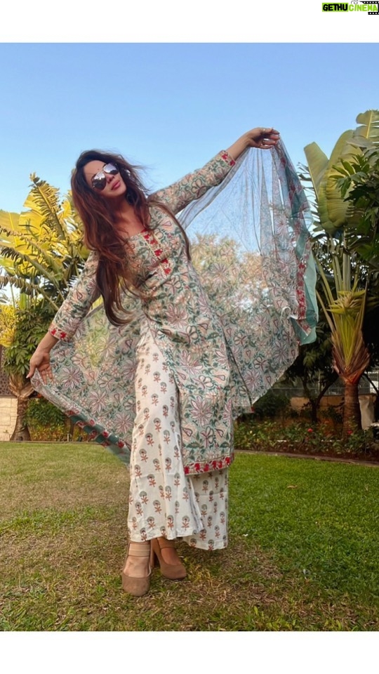 Mrinal Deshraj Instagram - STYLE IS A WAY TO SAY WHO YOU ARE WITHOUT HAVING TO SPEAK ♥️ : I am so happy with such a comfortable and luxious printed kurta set with chanderi dupatta from @shalvifashions ♥️ : The design, pattern, fitting and material are exquisite ♥️ : Designer brand :- @shalvifashions Location: @jwsahar ♥️ : #designer #designerbrand #lovely #beautiful #style #stylish #jwmariott #happiness #happy #love #outfit #shalvifashions #shoot #fun #mreenaldeshraj #mreedazzle ♥️ JW Marriott Mumbai Sahar