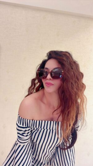 Mrinal Deshraj Instagram - CHOOSE TO SEE THE GOOD STUFF ♥️
:
I’m very grateful to @velocityopticians for this Christmas gift. Our eyes are precious to us and eye wear is important from both a cosmetic as well as a protective factor. Thank you Velocity Opticians and Merry Christmas, everyone! ♥️
:
#velocityopticals #eyewear #designer#sunglasses #style #shades#stylo #mreenaldeshraj #mreedaazle ♥️