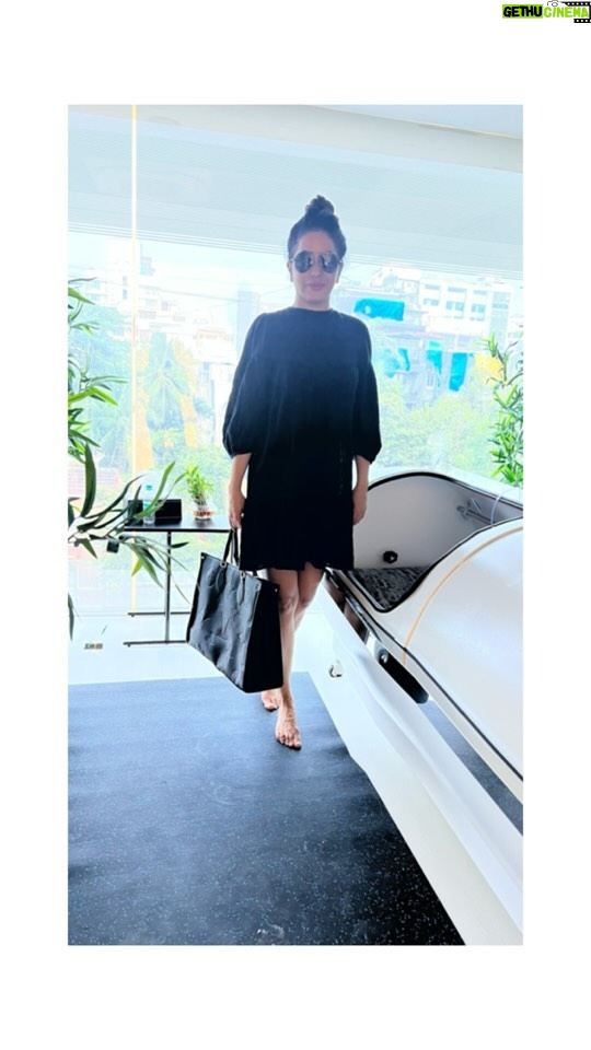Mrinal Deshraj Instagram - SPA DAYS ARE A NECESSITY NOT A LUXURY ♥️ : This is the new way of improving beauty: from the inside out. Evolution in technology has ensured that every month; I invest my time and energy in New Age Therapies like Hyperbaric Oxygen Therapy, Red Light Therapy and Cryotherapy among other tools to improve my quality of life and to make sure I age gracefully and with vigorous energy levels. Wellness Co has been wonderful in this regard♥️ : #wellnessco #improving #bandra #internal # oxyegen #redlighttherapy #holistic #skinhealth #goodforbrain #hyperbaricchamber#collagen #mreedaazle #mreenaldeshraj ♥️ The Wellness Center